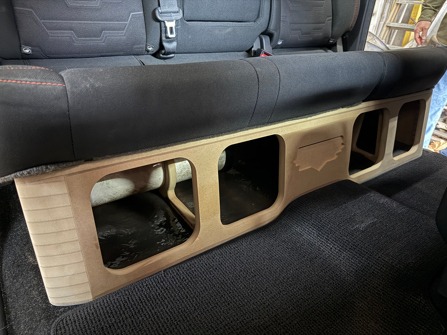 05-25 Nissan Frontier Crew Cab 4-8” Kicker L7S Subwoofer box