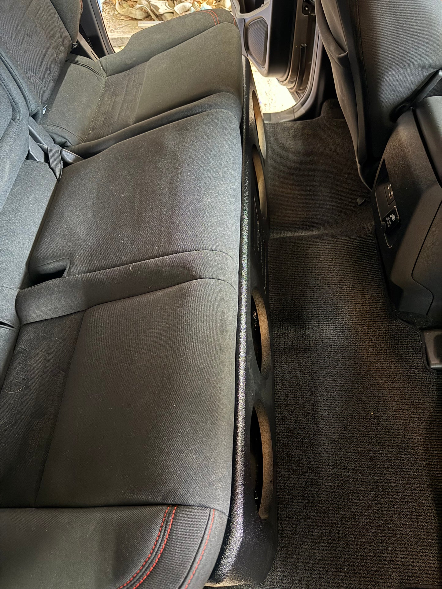 05-25 Nissan Frontier Crew Cab Ported 4-8” Subwoofer Enclosure (Oversized)